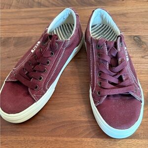 Canvas Taos Red Starburst Sneakers womens size 6 Athletic And Comfort Shoes